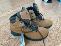 Men's Winter Boots Sz 8 - Brand New, with tags still on