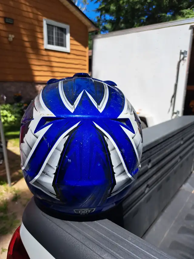 Youth Dirt Bike/ATV Helmet in Motorcycle Parts & Accessories in Muskoka - Image 3