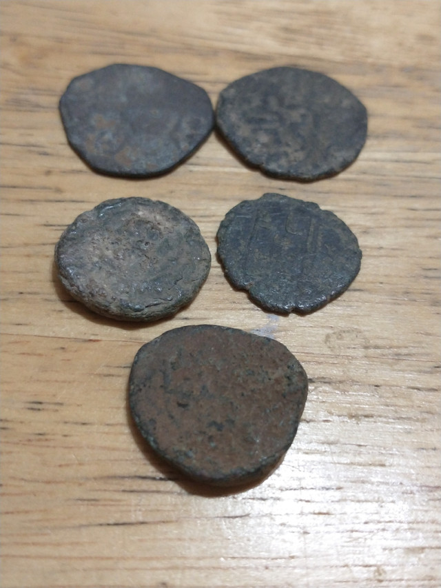 Five medieval Islamic coins, unattributed dans Art et objets de collection  à Ville de Toronto - Image 3