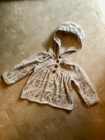 Transcona pick up near club regent casino. Baby girl sweater with lined hood, sz 9 month. Clean, goo...