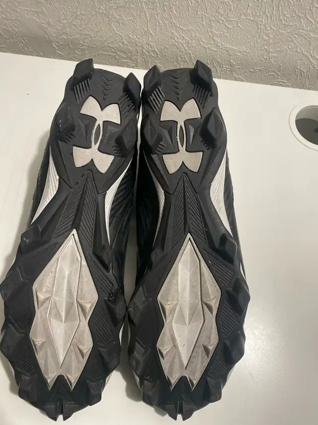 Under Armour Cleats in Baseball & Softball in Oshawa / Durham Region - Image 4