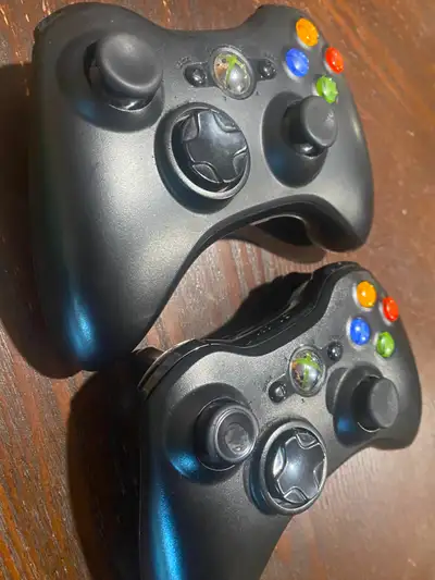 2 pour 15$ Xbox 360 wireless controllers tested working, View more
