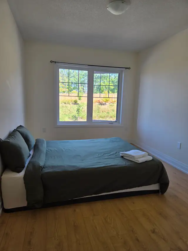 1 bedroom 1 washroom in 4 bedroom new home midhurst springwater in Room Rentals & Roommates in Barrie - Image 6