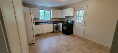 ** Available for 1 Sep / Disponible dès le 1ier Sep ** --------------- Ideal for young professionals...