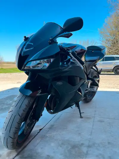 Tons of exterior upgrades Bike runs smooth Low kms 14,000 2009 600cc