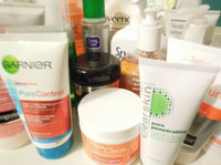Acne prone skin cleansers, scrubs and treatments - Vichy Oxy