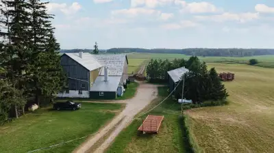 100 acre, Mixed Farm 7km SW of Palmerston, Ont. 100 acres 90 acres workable, 4 acres of bush, 21 acr...