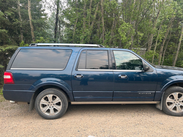 Ford Expedition Platinum Max 2017 Blue in Cars & Trucks in Fort St. John