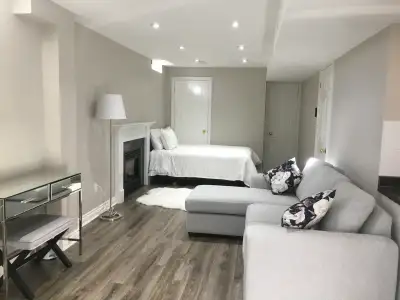 Studio Bachelor Basement for Rent in Newmarket