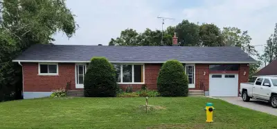 2 bedroom brick bungalow. 20 king st.fenelon falls.text 705 571 1042 for more information