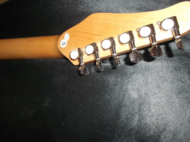 Guitare électrique in Guitars in Sherbrooke - Image 6