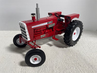 1/16 COCKSHUTT 1800 WNAX Farm Toy Tractor