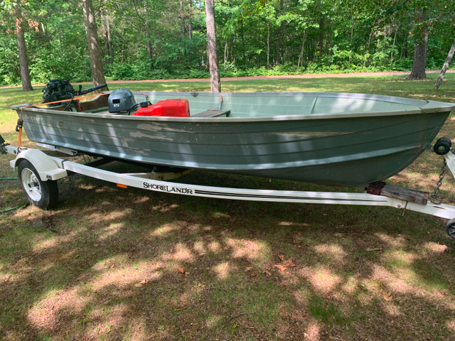 14 ft Starcraft with Yamaha 15 hp four stroke outboard motor in Powerboats & Motorboats in Renfrew - Image 4