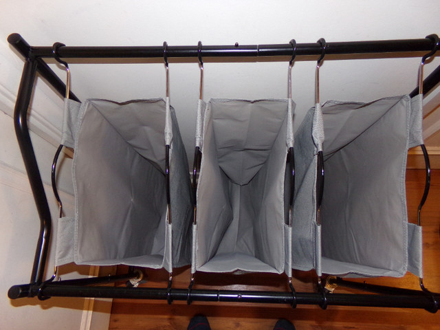 3 BAG HEAVY DUTY LAUNDRY SORTER CART ON WHEELS, NEW CONDITION. in Storage & Organization in Kingston - Image 3