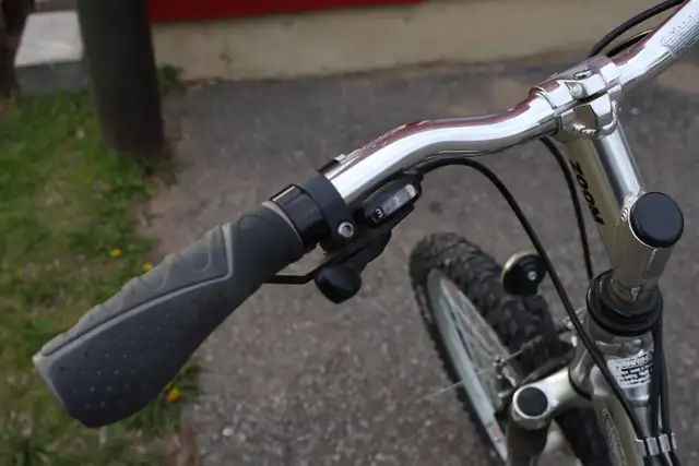 Vélo de montagne Infiniti Quantum de 26 pouces avec suspension in Mountain in Laval / North Shore - Image 11