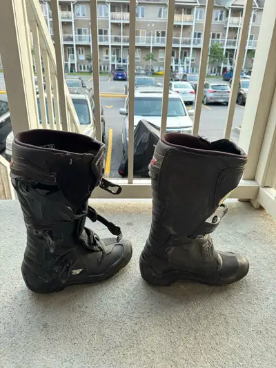 Used for 1 year. Alpinestars Tech 3 size 9 Bought for $350 plus tax. Asking $200 Perfect condition F...