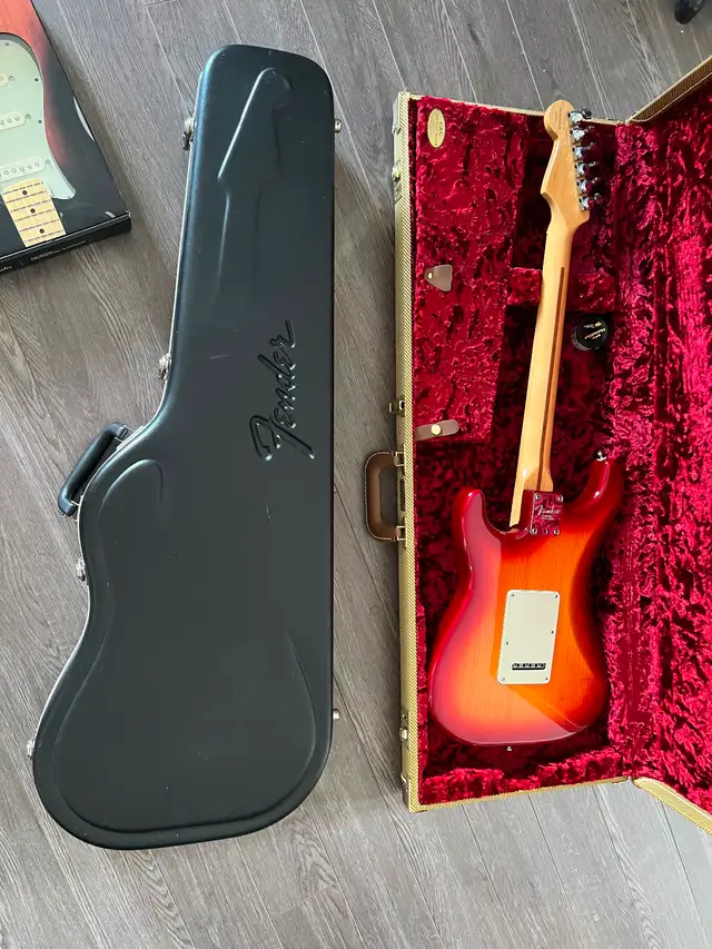 Fender Stratocaster Deluxe - January 2002 - Aged Cherry Burst in Guitars in Ottawa - Image 9