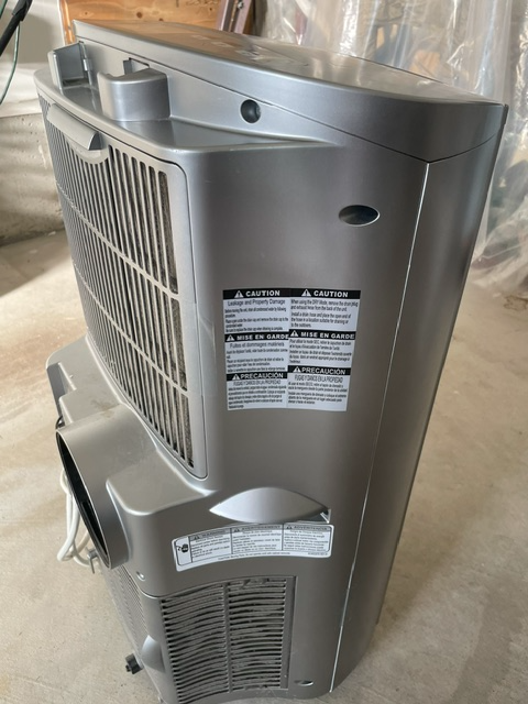 INSIGNIA portable air conditioner in Heaters, Humidifiers & Dehumidifiers in Hamilton - Image 4