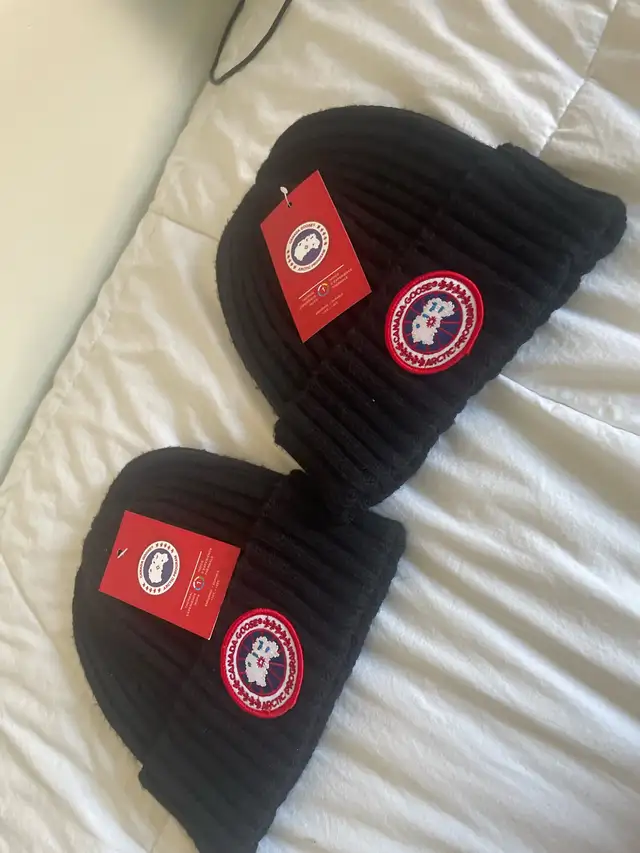Canada goose beanie  in Men's in City of Toronto - Image 2