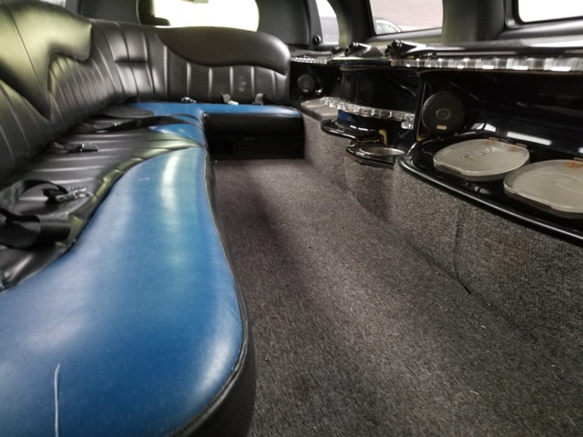 Lincoln Navigator limousine to sell need engine — photo 3