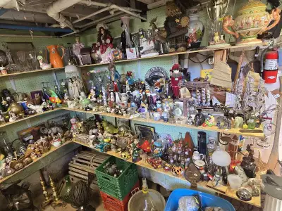Prudhommes Antique Market COMICS TOYS VIDEOGAMES COLLECTIBLES ANTIQUES. NEW VENDOR IN THE BASEMENT W...