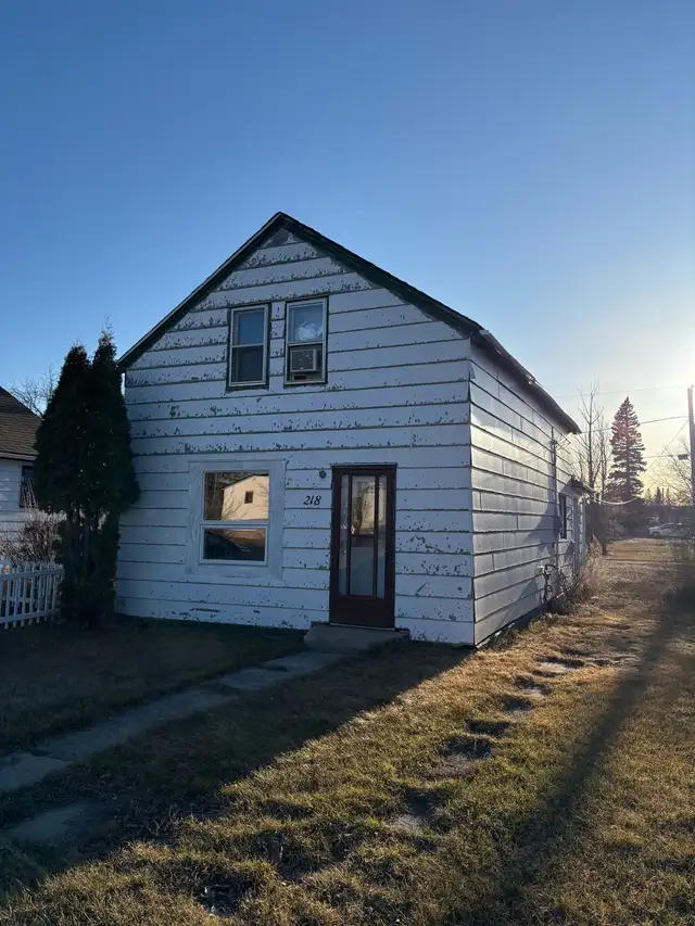carpenter special 3bdrm 2 bath in Houses for Sale in Regina - Image 2