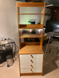 Combined chest of drawers and bookshelf