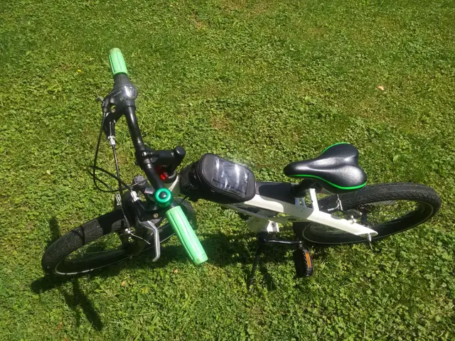 BMW kids bike 20 in Kids in City of Toronto - Image 8