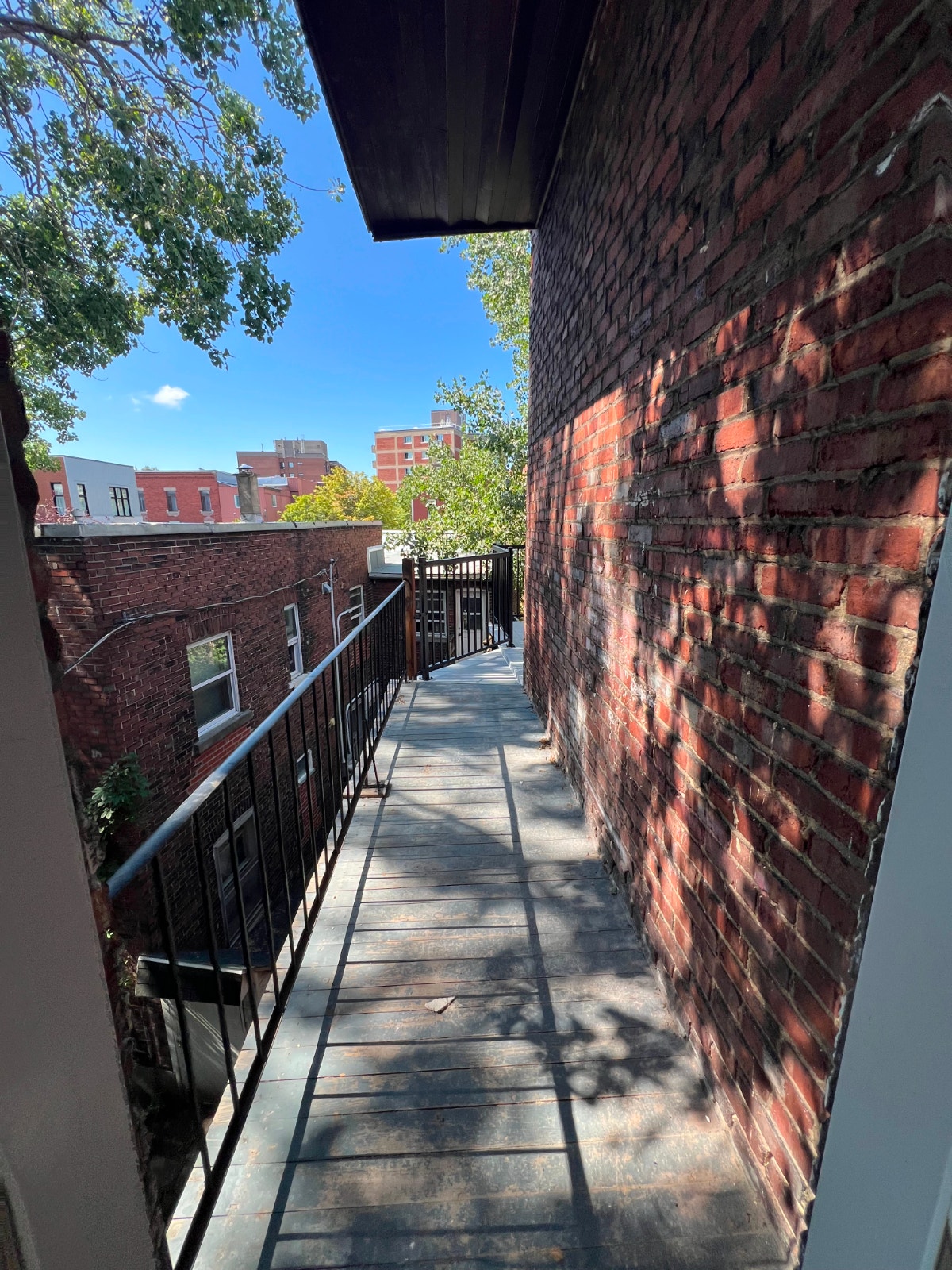 1 bedroom, 4 minutes walk from metro, 3rd floor, pet friendly — photo 1