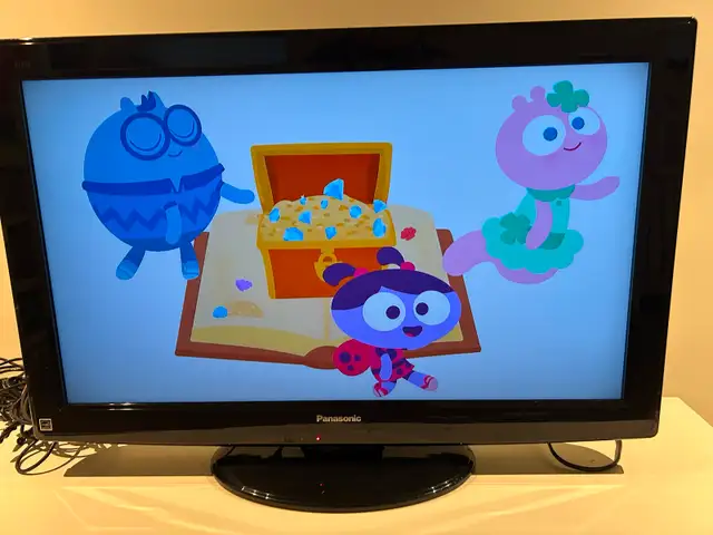 Panasonic 32 inch TV in excellent condition in TVs in City of Toronto - Image 2