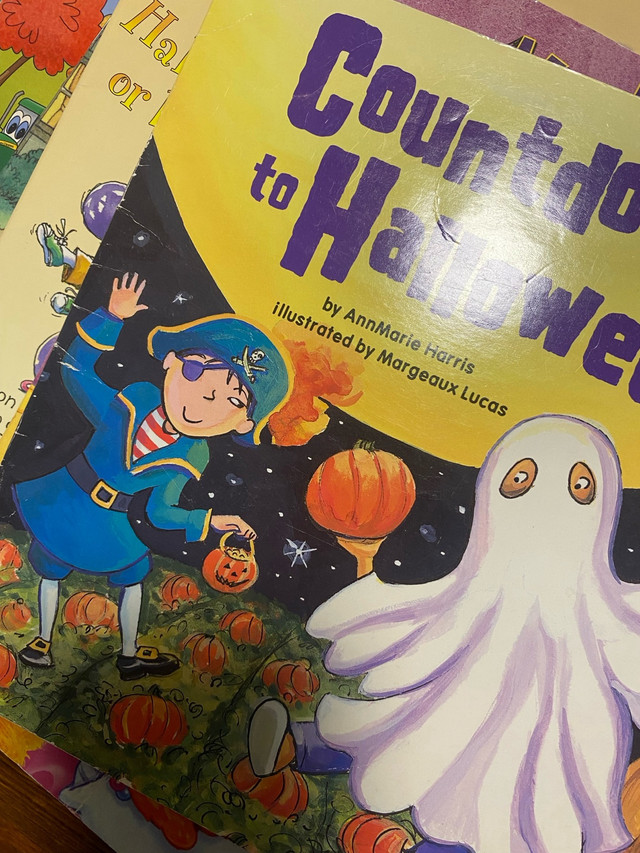 Children’s Halloween book collection  in Children & Young Adult in Burnaby/New Westminster - Image 4