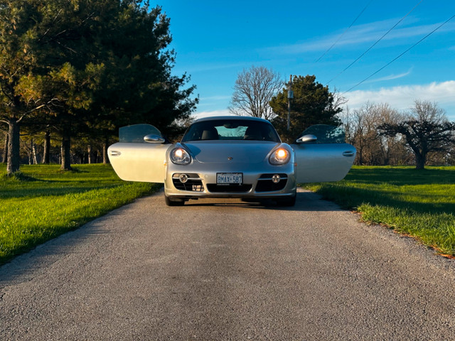 2008 Porsche Cayman S – 6-Speed Manual | Silver over Black in Cars & Trucks in Hamilton - Image 2