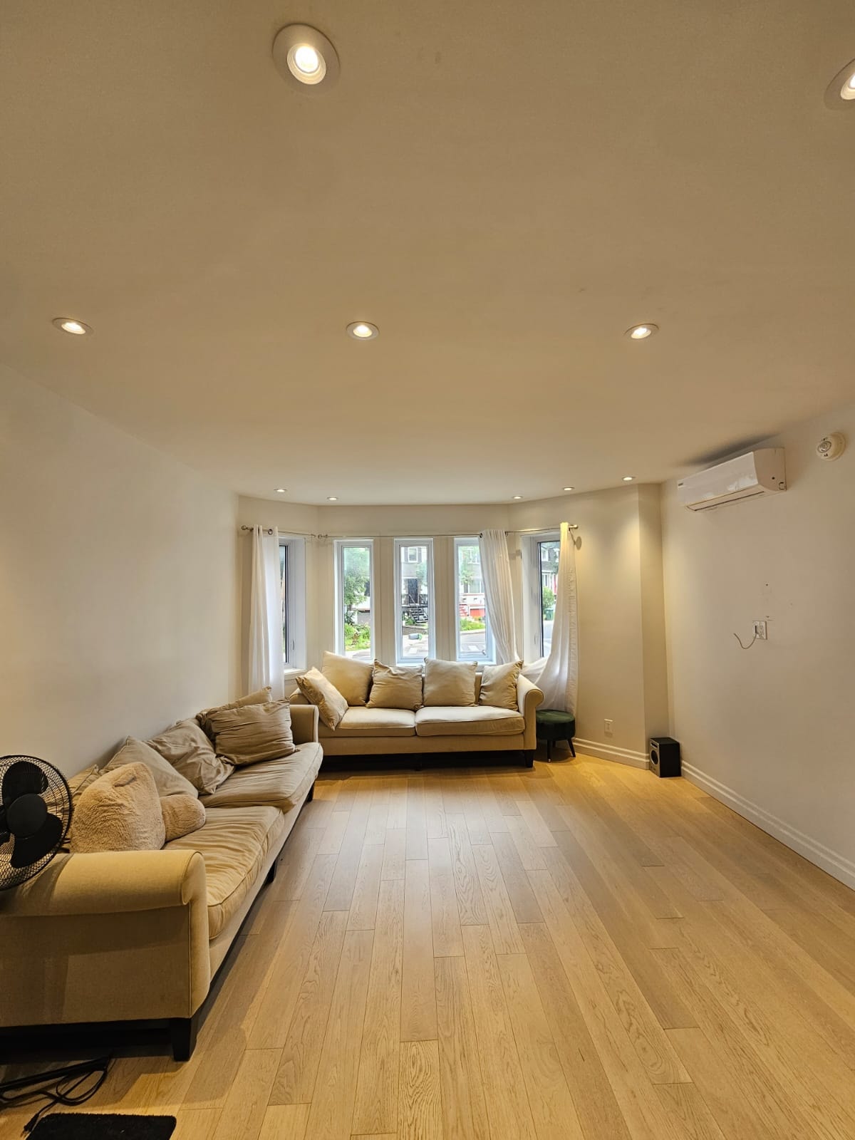 For Rent 4 1/2 Luxurious Apartment Across Snowdon Metro Station — photo 3