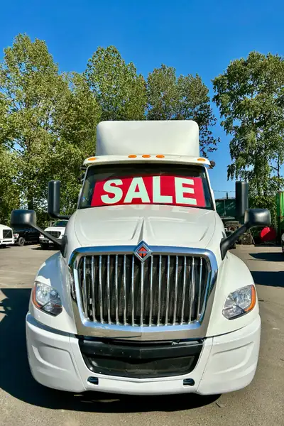 2020 International Daycab with Cummins X15, 450 HP, Automatic Transmission. 85% Tires Clean Unit, No...