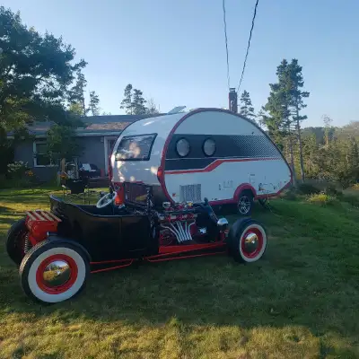 Show stopper this t bucket won most imaginative in Las Vegas Good guys show. Ford falcon 1963 engine...