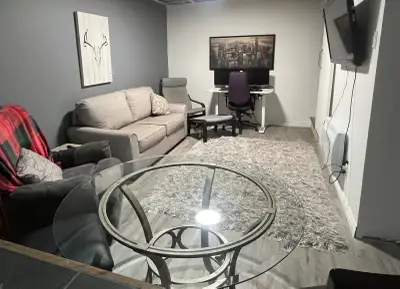 Location chambres à la semaine pour travailleurs. 2 chambres avec lits queen 1 divan lit au salon Sa...