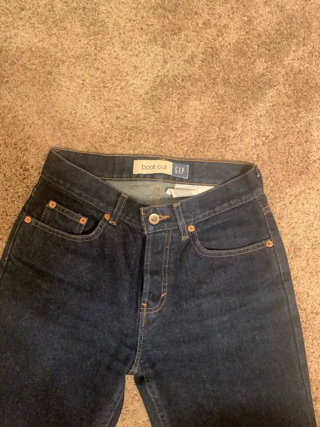 Women’s Gap Jeans size 2 Regular in Women's - Bottoms in Calgary - Image 3