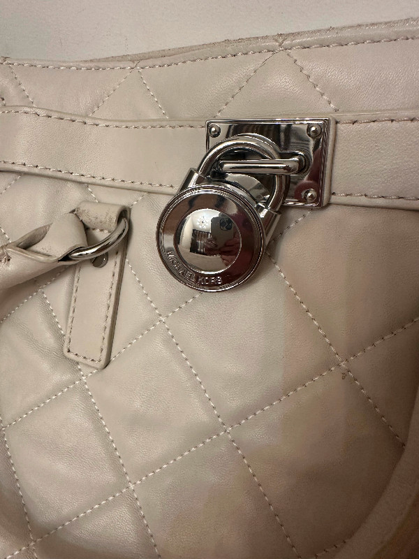 Large Michael Kors bag in Women's - Bags & Wallets in Barrie - Image 3
