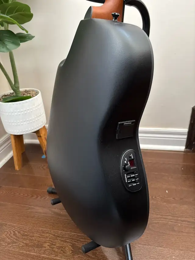 Ovation Celebrity CS24P Electroacoustic Guitar in Guitars in Markham / York Region - Image 4
