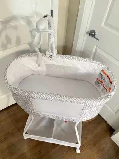 Great condition. Reason for selling: we don’t need it anymore. Baby came early and crib was not deli...