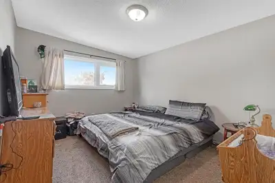 Main floor for rent (2 Beds 1 Bath House)