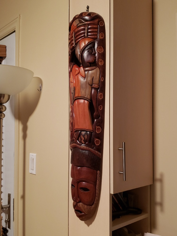 MAHOGANY HAND HEWN MASK dans Art et objets de collection  à Ville de Montréal