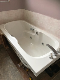 Soaker jet tub - delivery available