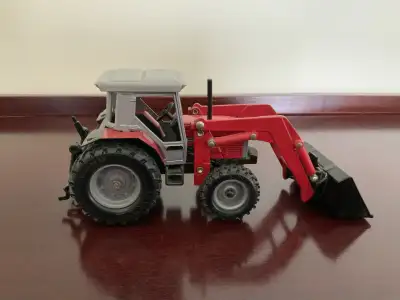 Massey Ferguson 3050 Tractor with Loader made by ERTL. Scale 1/32. Never played with but was display...