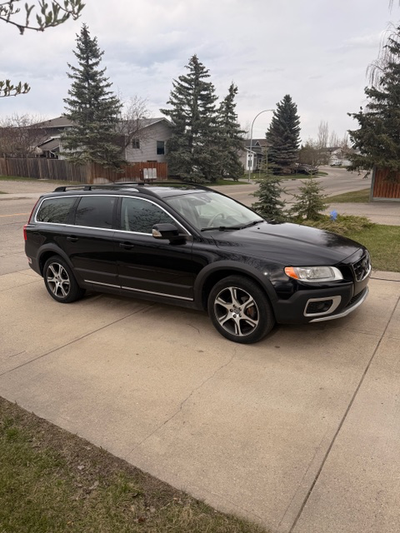 Fully loaded T6 package, Sun Roof, good tires, new rear bakes, new battery, very well maintained all...