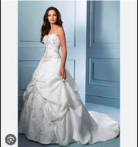 Alfred Angelo Disney collection wedding gown. Size 4-8.