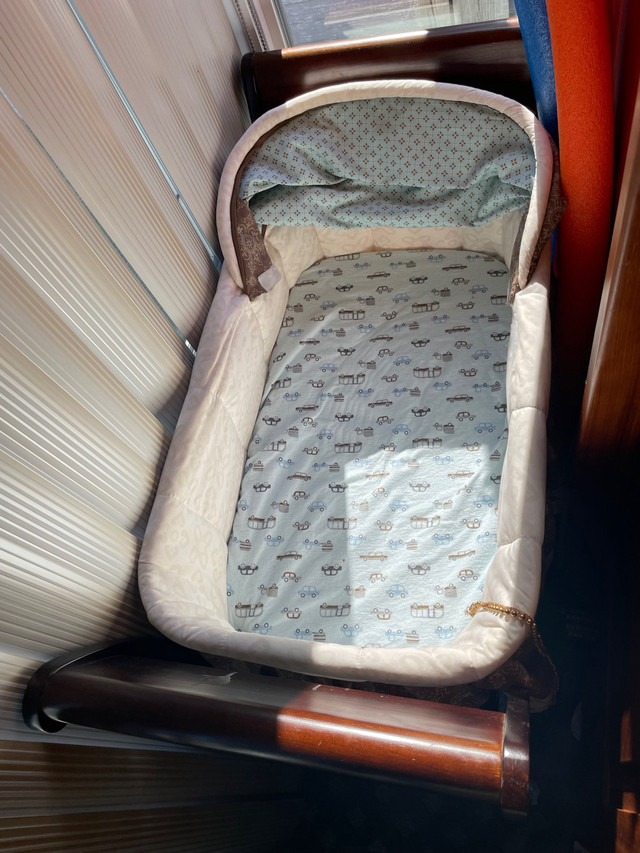 Baby Bassinet with Wheels in Multi-item in City of Toronto - Image 4