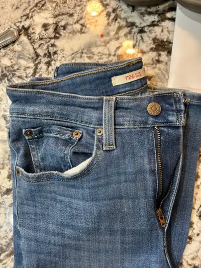 Lévis 27, View more