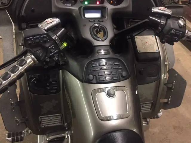 2004 Honda Goldwing in Touring in Regina - Image 5