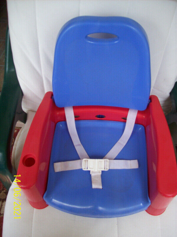 Baby booster seat ( new price $5) in Feeding & High Chairs in Cornwall